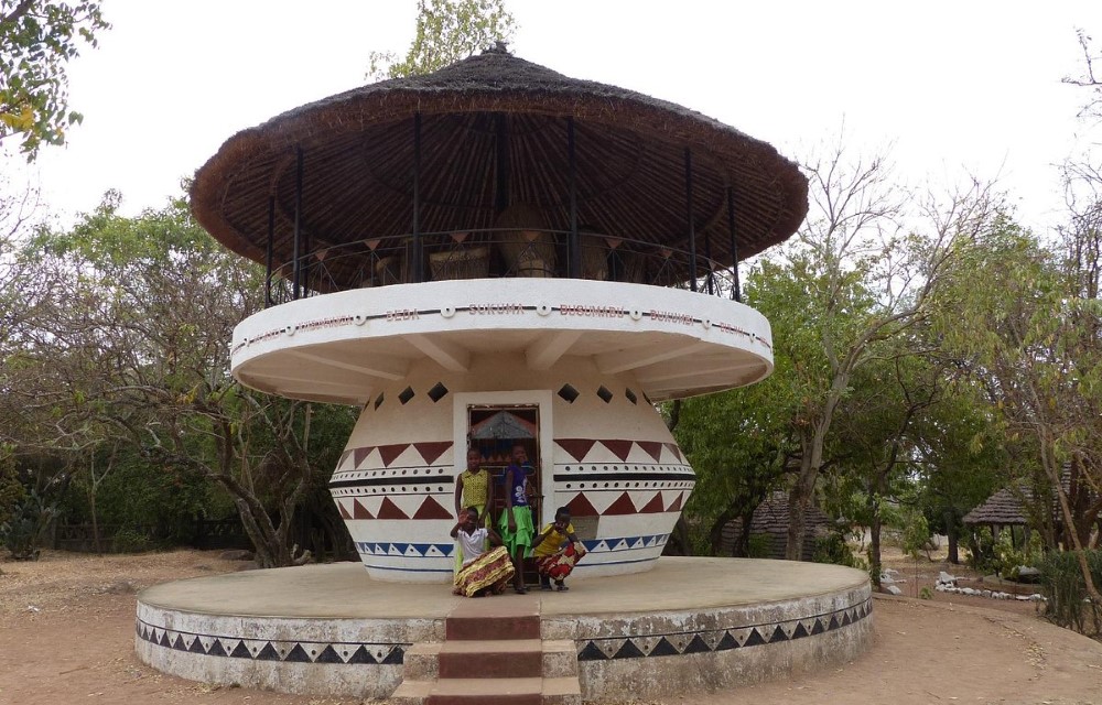 Lafam Cozy Apartments at Sukuma Museum and Cultural Center